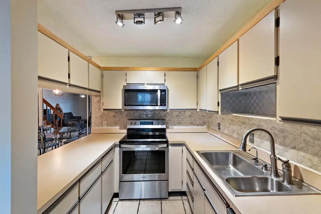 402 SE Castle Court Port St Lucie FL 34952
