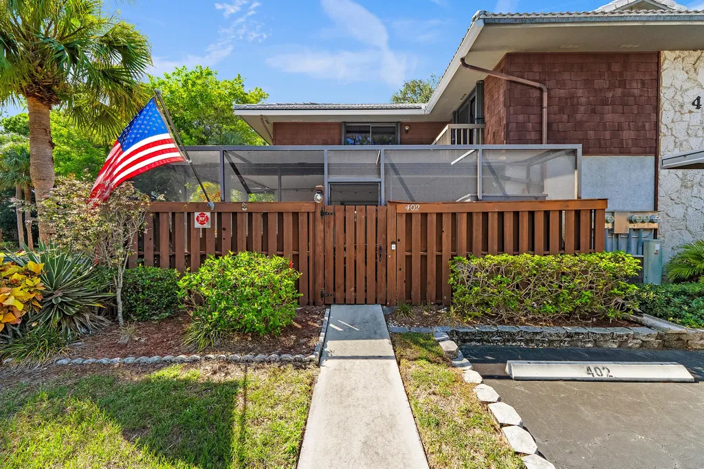 402 SE Castle Court Port St Lucie FL 34952
