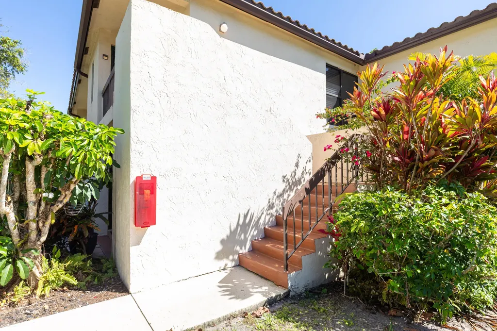 21851 Arriba Real Boca Raton FL 33433