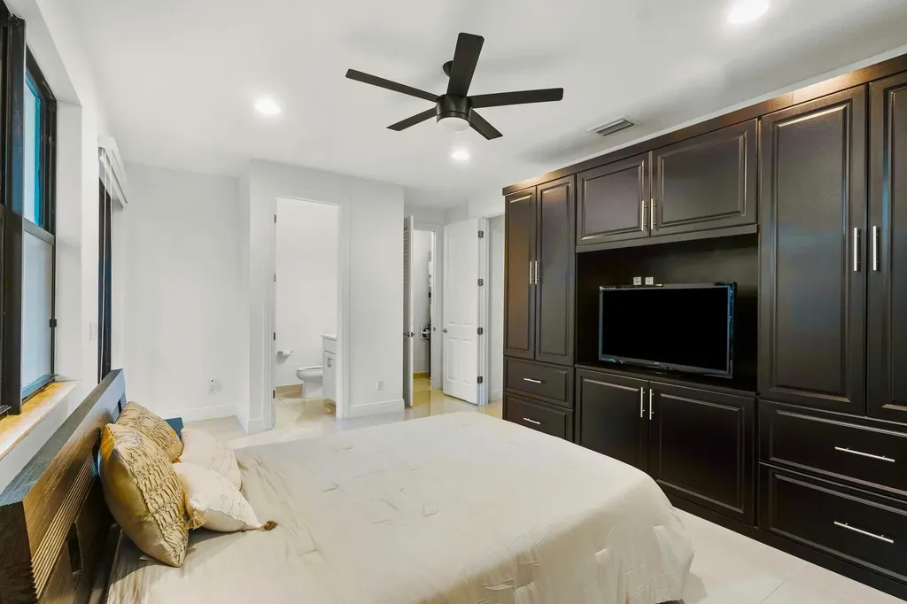 613 Windward Circle N Boynton Beach FL 33435