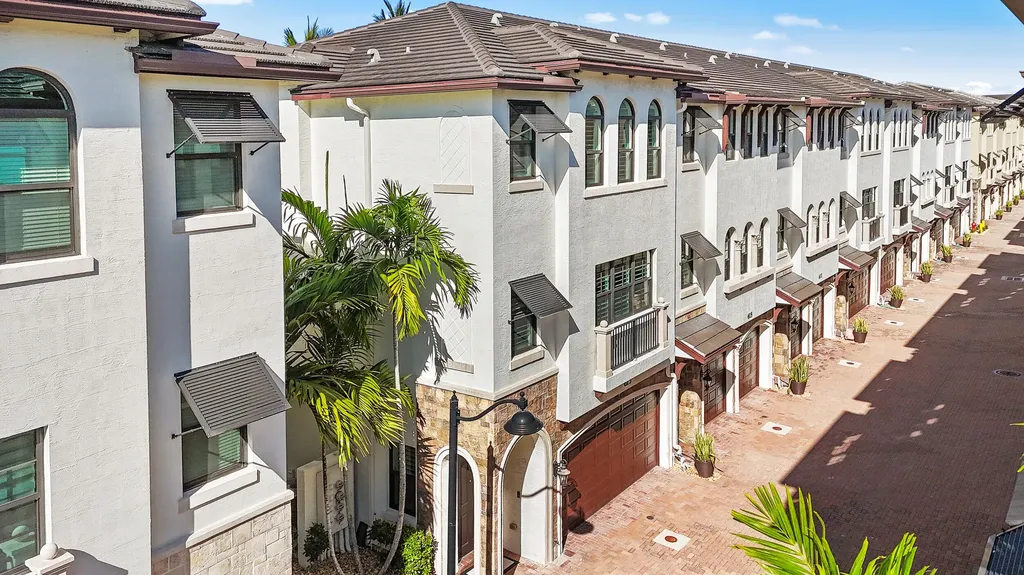 613 Windward Circle N Boynton Beach FL 33435