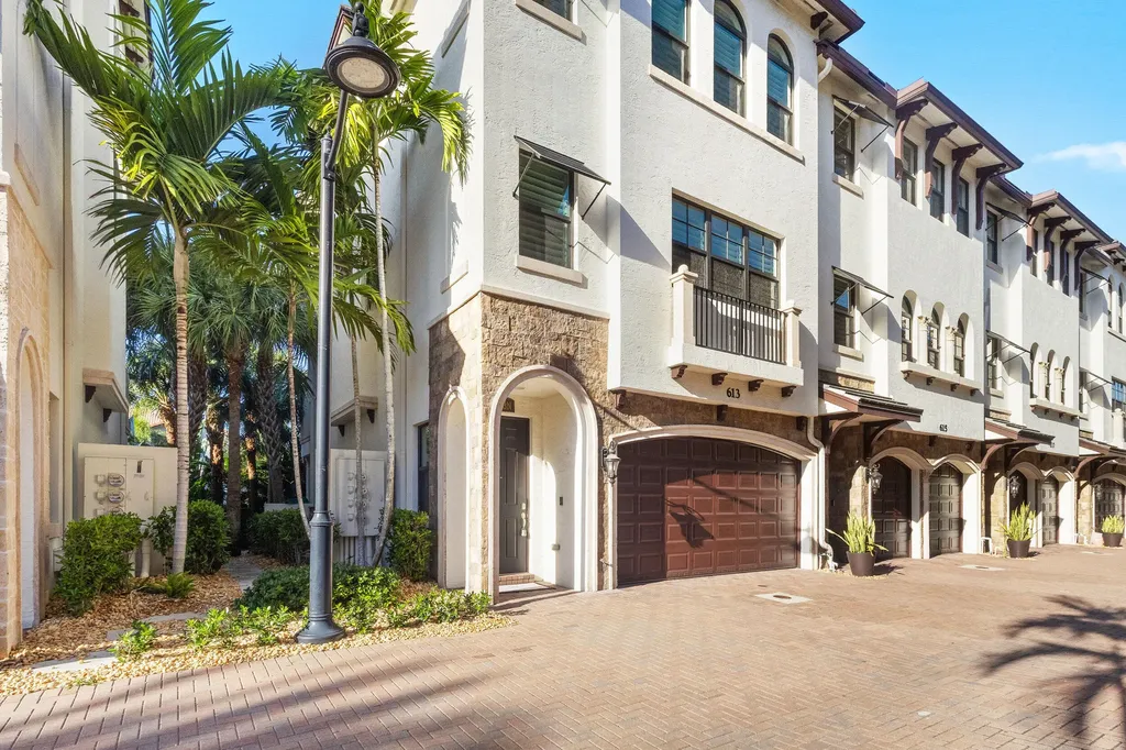 613 Windward Circle N Boynton Beach FL 33435