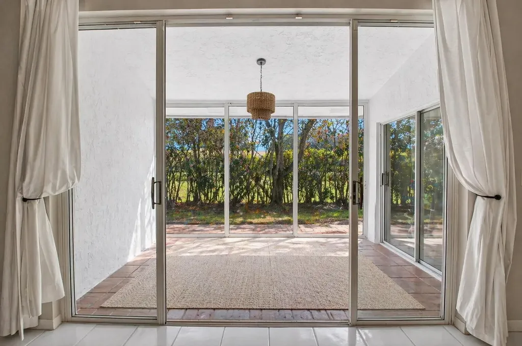 8298 Via Di Veneto Boca Raton FL 33496