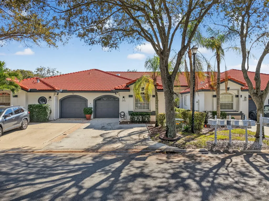 8298 Via Di Veneto Boca Raton FL 33496