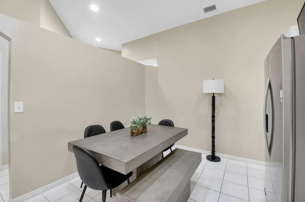 8298 Via Di Veneto Boca Raton FL 33496