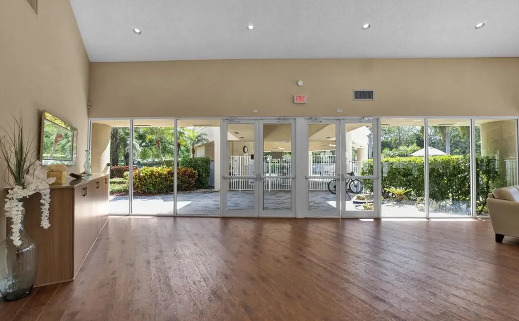 8298 Via Di Veneto Boca Raton FL 33496