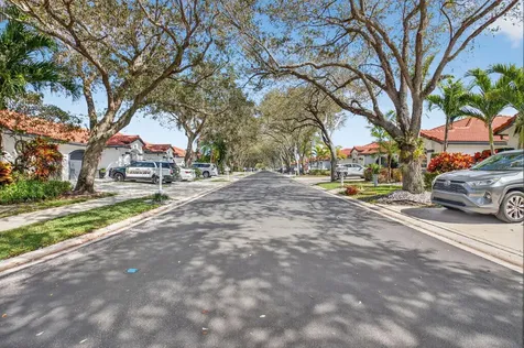 8298 Via Di Veneto Boca Raton FL 33496