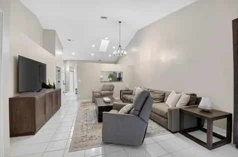 8298 Via Di Veneto Boca Raton FL 33496