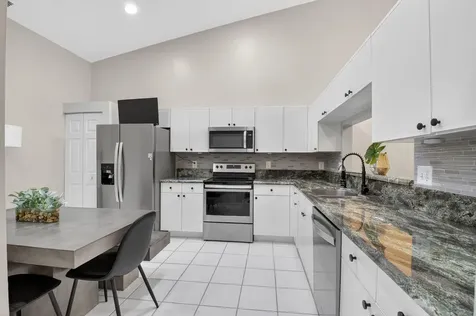 8298 Via Di Veneto Boca Raton FL 33496