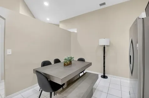 8298 Via Di Veneto Boca Raton FL 33496