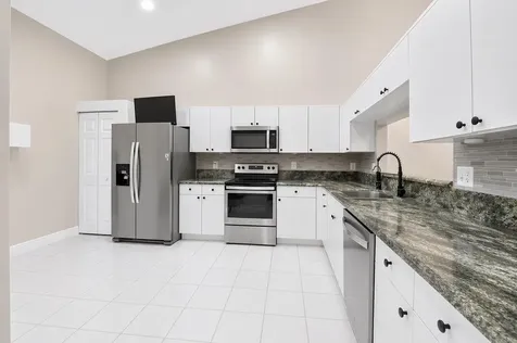 8298 Via Di Veneto Boca Raton FL 33496
