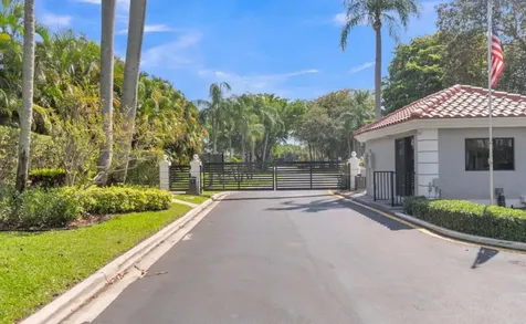8298 Via Di Veneto Boca Raton FL 33496