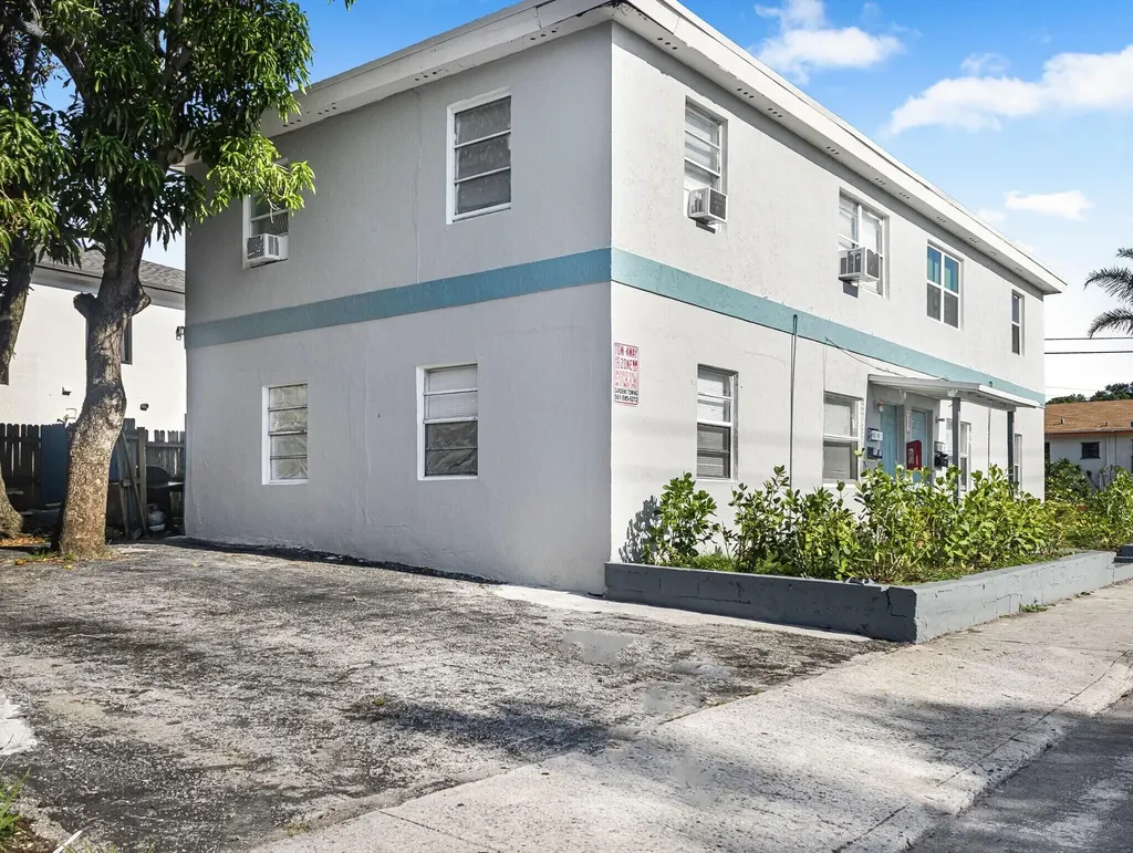 1913 Division Avenue West Palm Beach FL 33407
