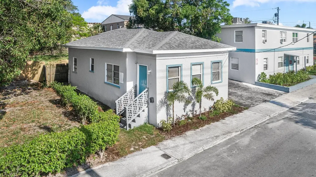 1913 Division Avenue West Palm Beach FL 33407