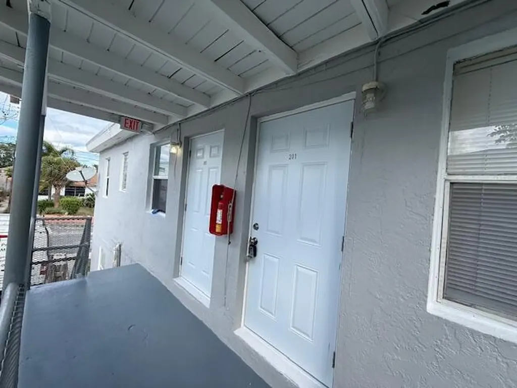 1913 Division Avenue West Palm Beach FL 33407
