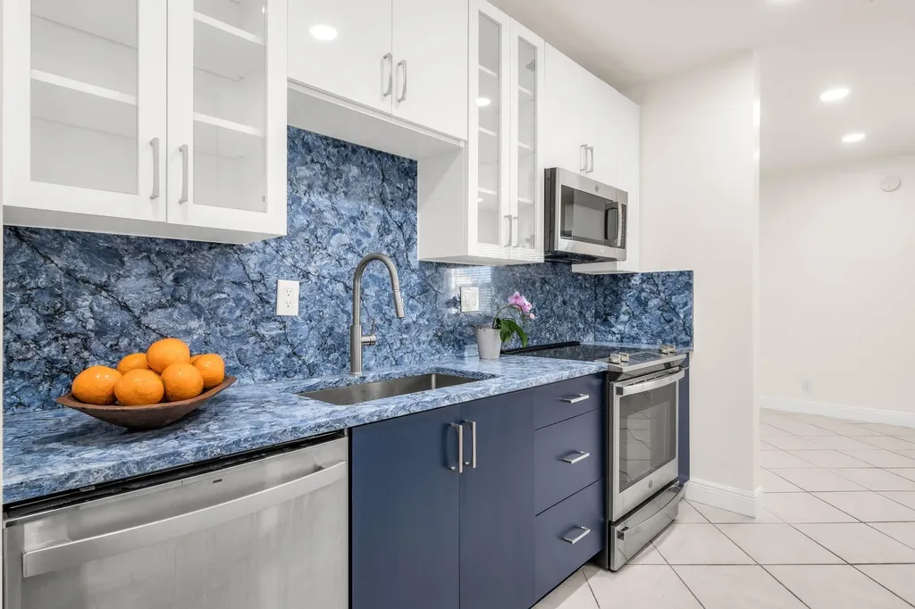 299 SW 7th Street Boca Raton FL 33432