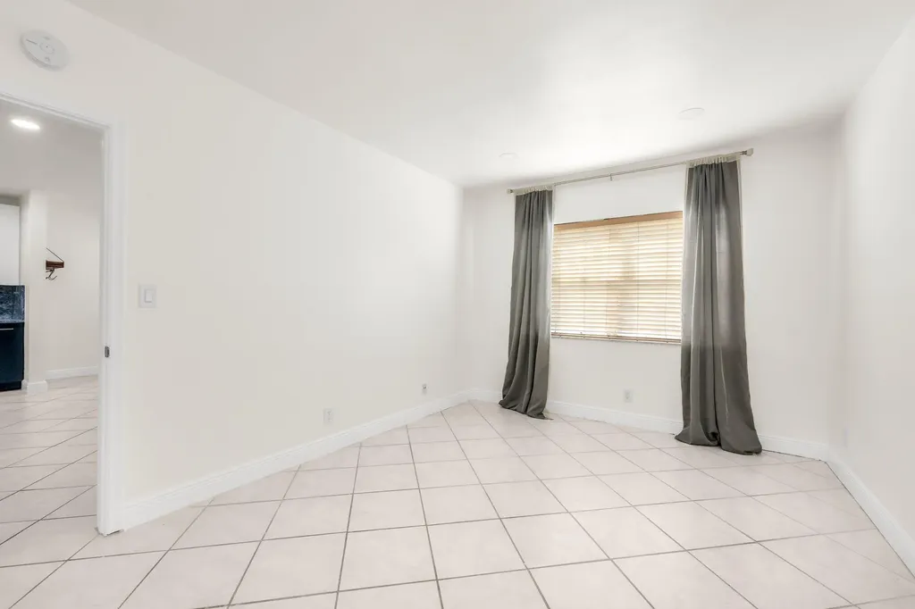 299 SW 7th Street Boca Raton FL 33432