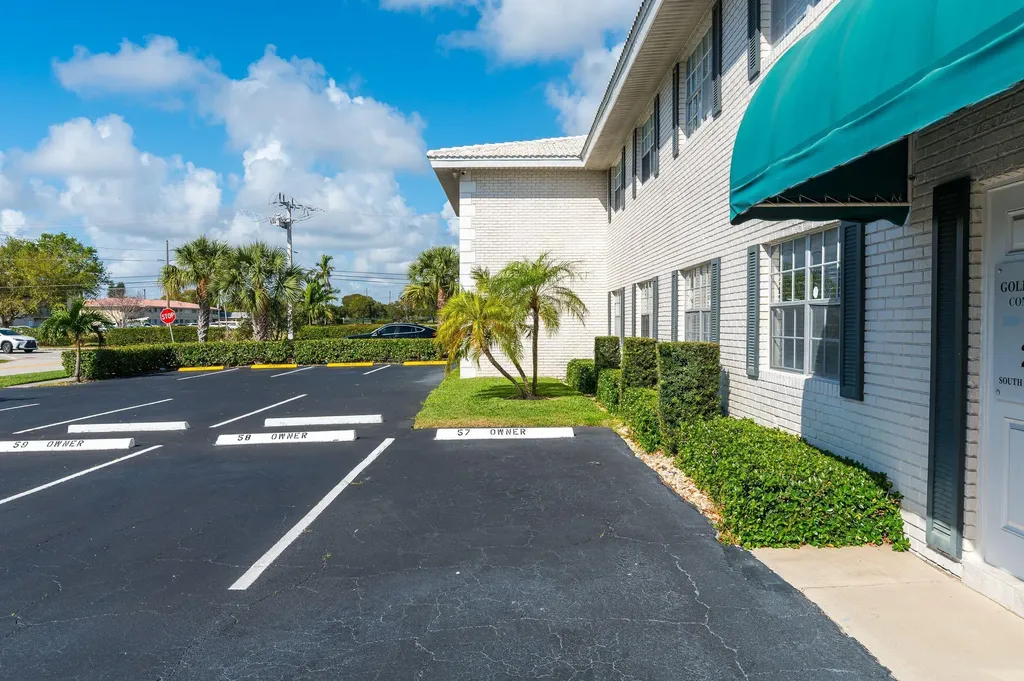 299 SW 7th Street Boca Raton FL 33432