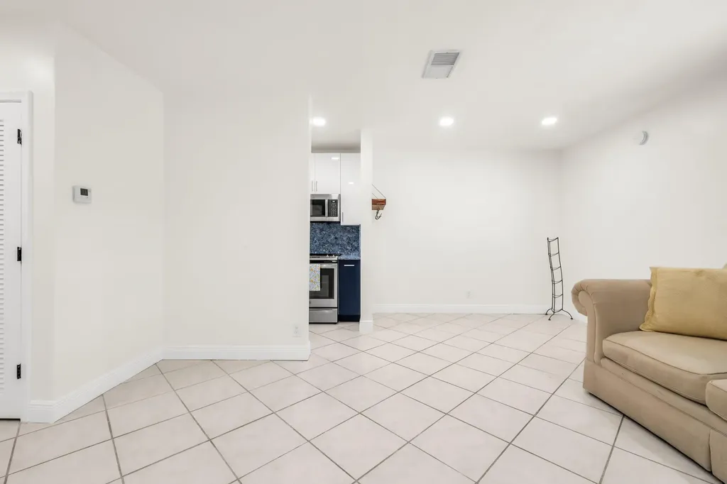 299 SW 7th Street Boca Raton FL 33432