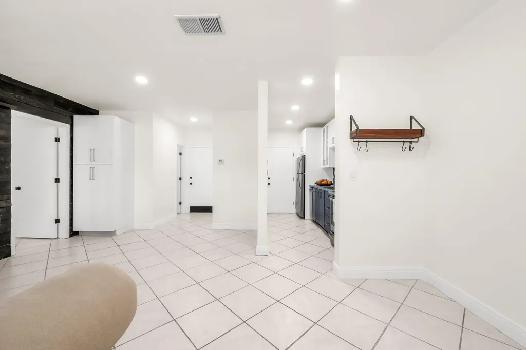 299 SW 7th Street Boca Raton FL 33432