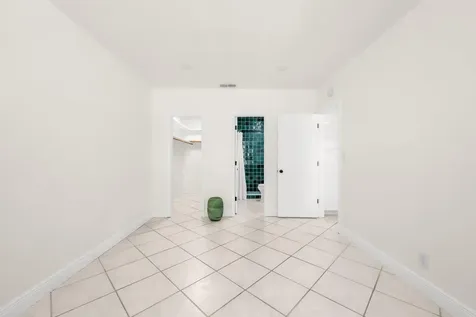 299 SW 7th Street Boca Raton FL 33432