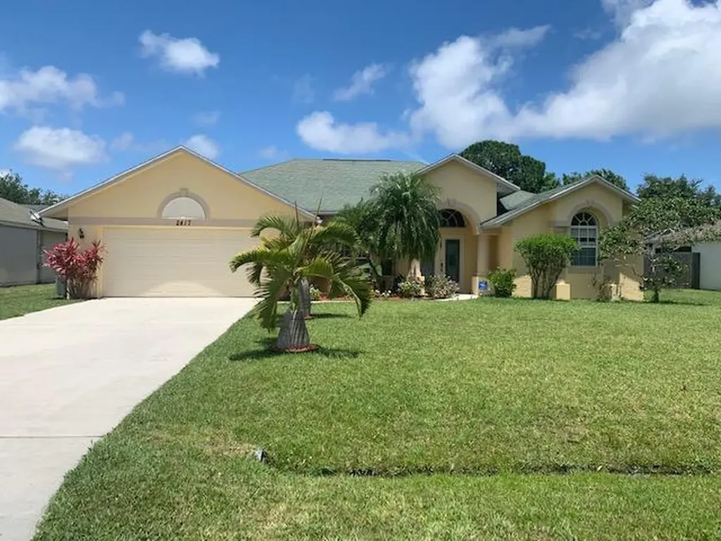 2417 SE Dogwood Avenue Port St Lucie FL 34952