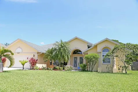 2417 SE Dogwood Avenue Port St Lucie FL 34952