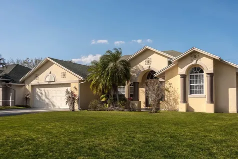 2417 SE Dogwood Avenue Port St Lucie FL 34952