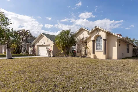 2417 SE Dogwood Avenue Port St Lucie FL 34952
