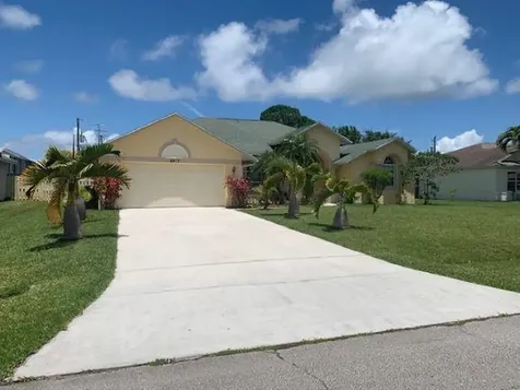 2417 SE Dogwood Avenue Port St Lucie FL 34952