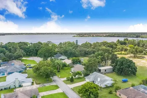 910 Liberty Lane Auburndale FL 33823
