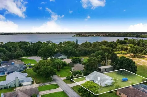 910 Liberty Lane Auburndale FL 33823