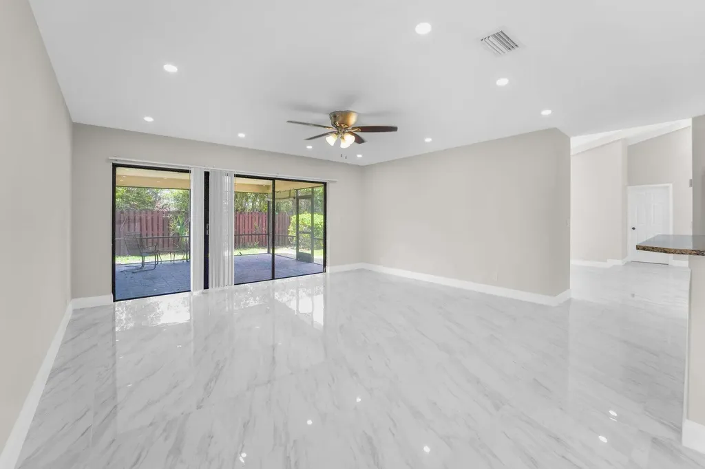 22207 Alyssum Way Boca Raton FL 33433