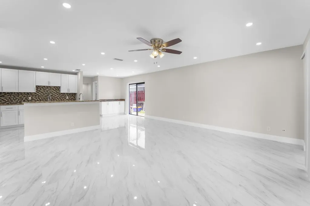22207 Alyssum Way Boca Raton FL 33433