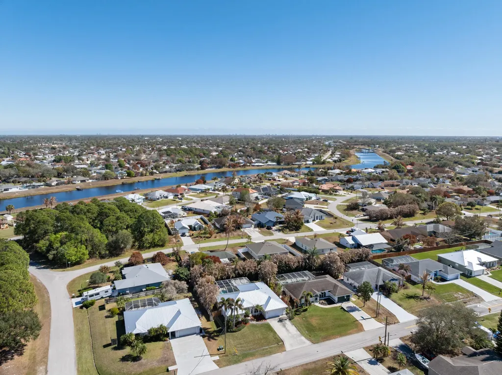 737 SW Dalton Circle Port St Lucie FL 34953