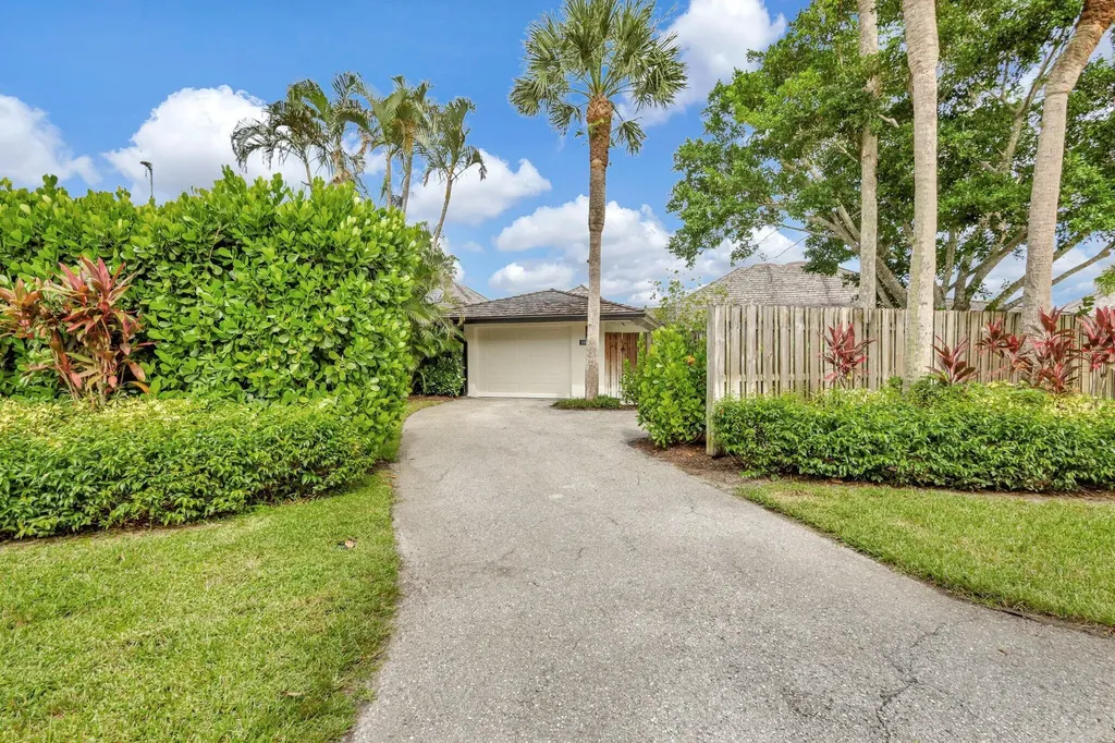 11880 Pebblewood Drive Wellington FL 33414