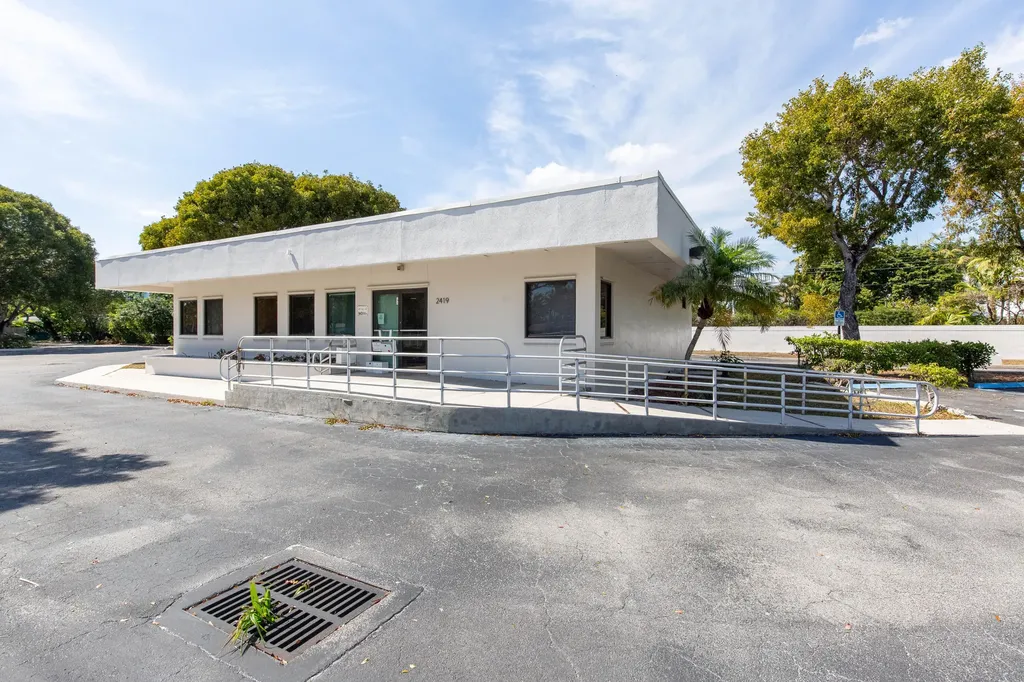2419 S Seacrest Boulevard Boynton Beach FL 33435
