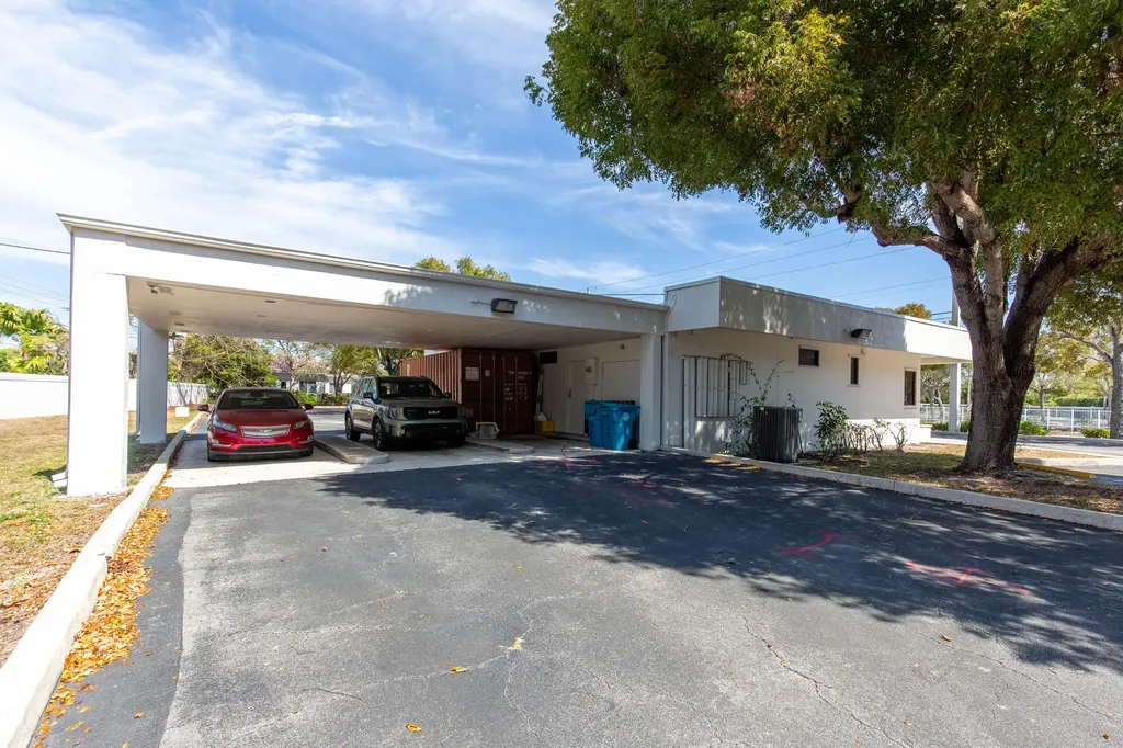 2419 S Seacrest Boulevard Boynton Beach FL 33435