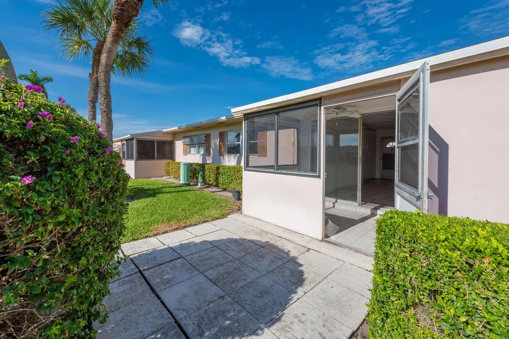 2739 Dudley Drive W West Palm Beach FL 33415