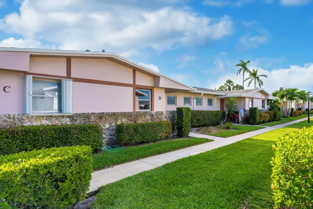 2739 Dudley Drive W West Palm Beach FL 33415