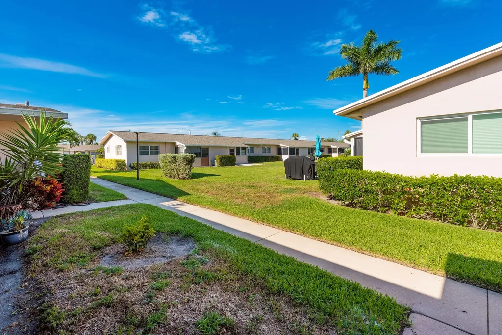 2739 Dudley Drive W West Palm Beach FL 33415