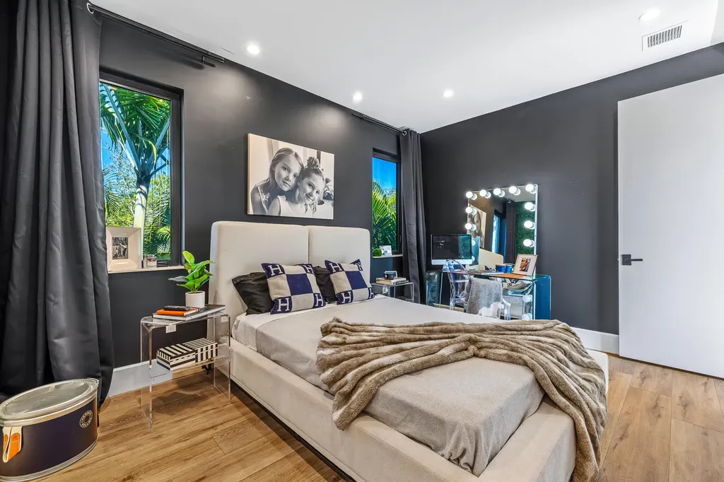 549 NE 10th Avenue Fort Lauderdale FL 33301