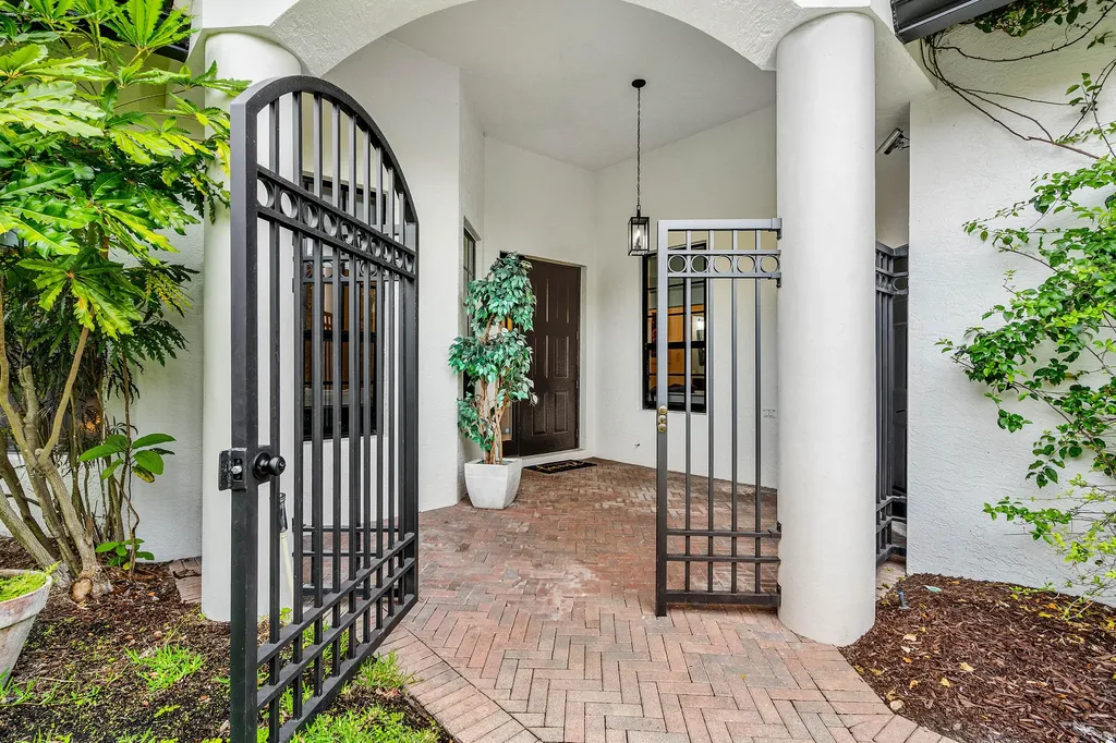 2800 Twin Oaks Way Wellington FL 33414