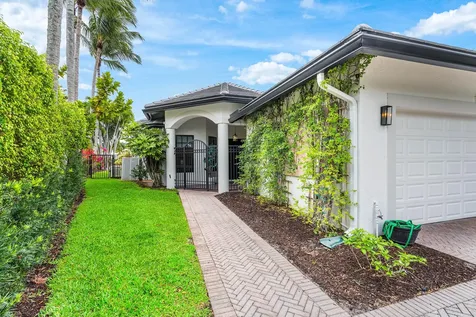2800 Twin Oaks Way Wellington FL 33414