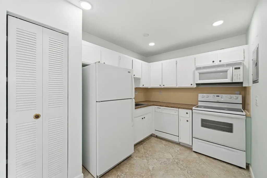 17051 NE 35th Avenue North Miami Beach FL 33160
