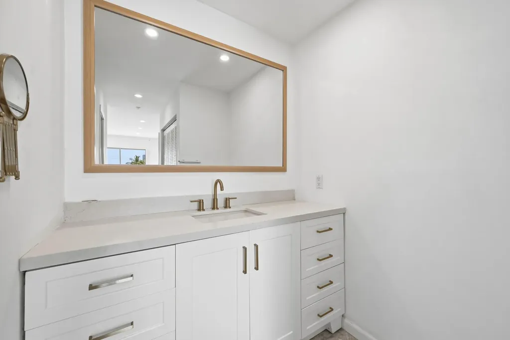 17051 NE 35th Avenue North Miami Beach FL 33160