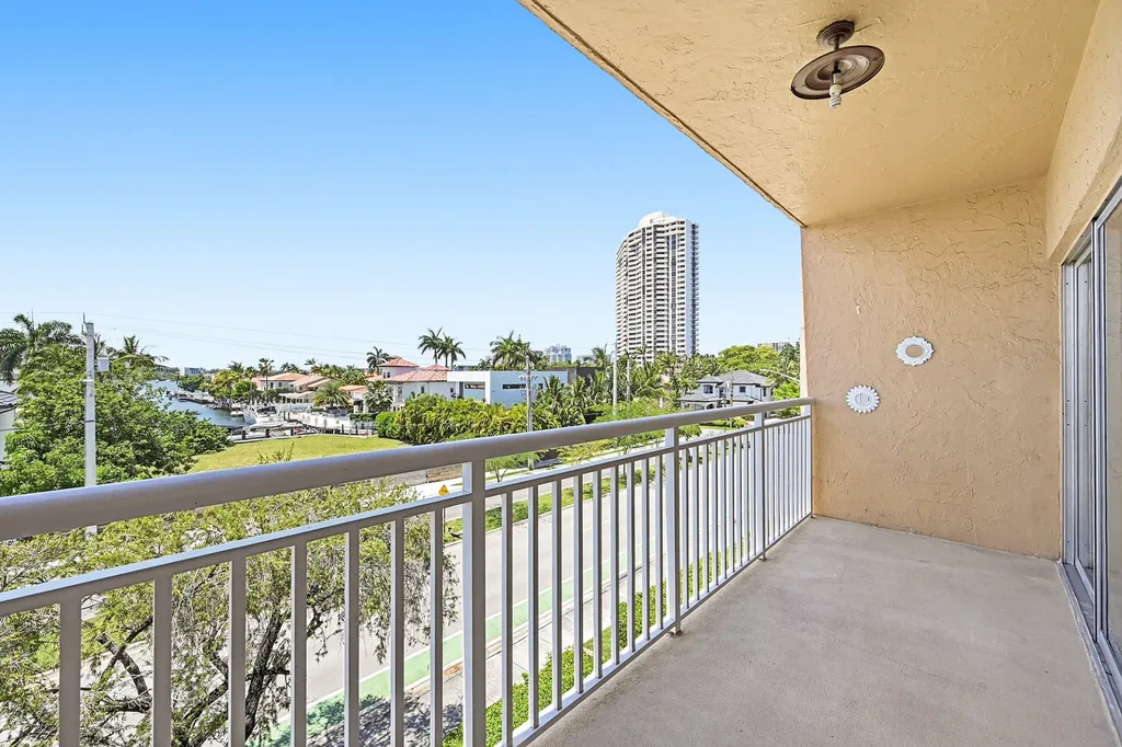 17051 NE 35th Avenue North Miami Beach FL 33160