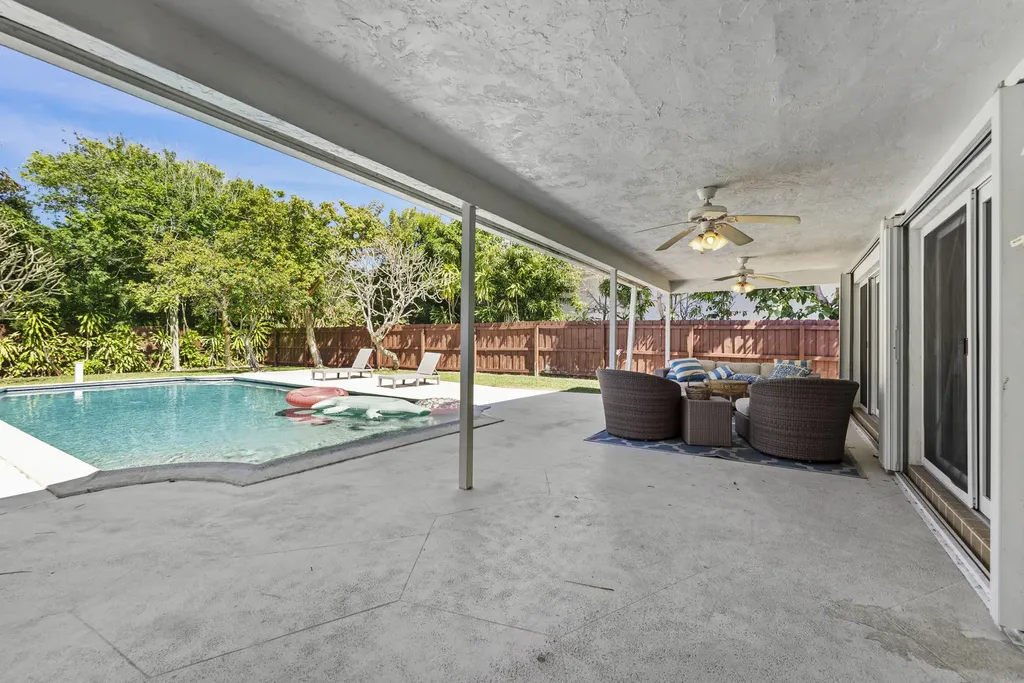 401 NE 10th Terrace Boca Raton FL 33432