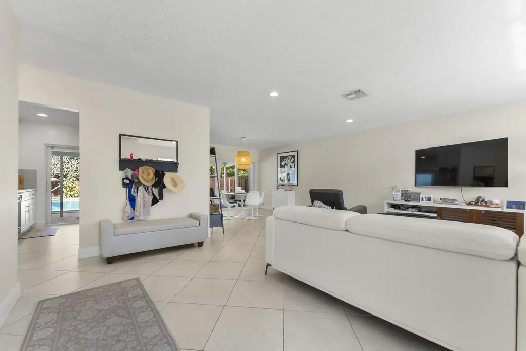 401 NE 10th Terrace Boca Raton FL 33432