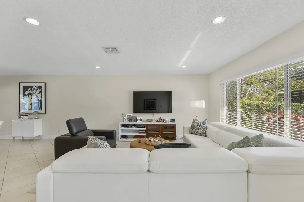 401 NE 10th Terrace Boca Raton FL 33432